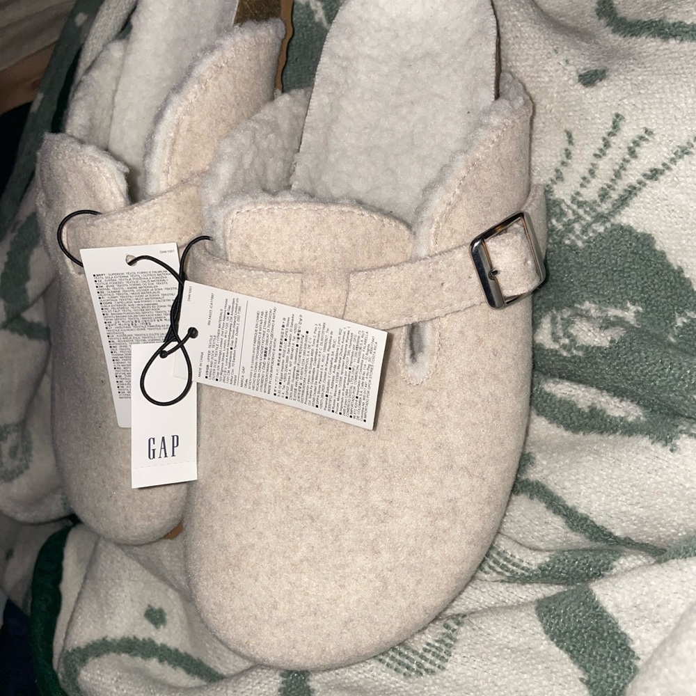 Gap Sherpa clogs